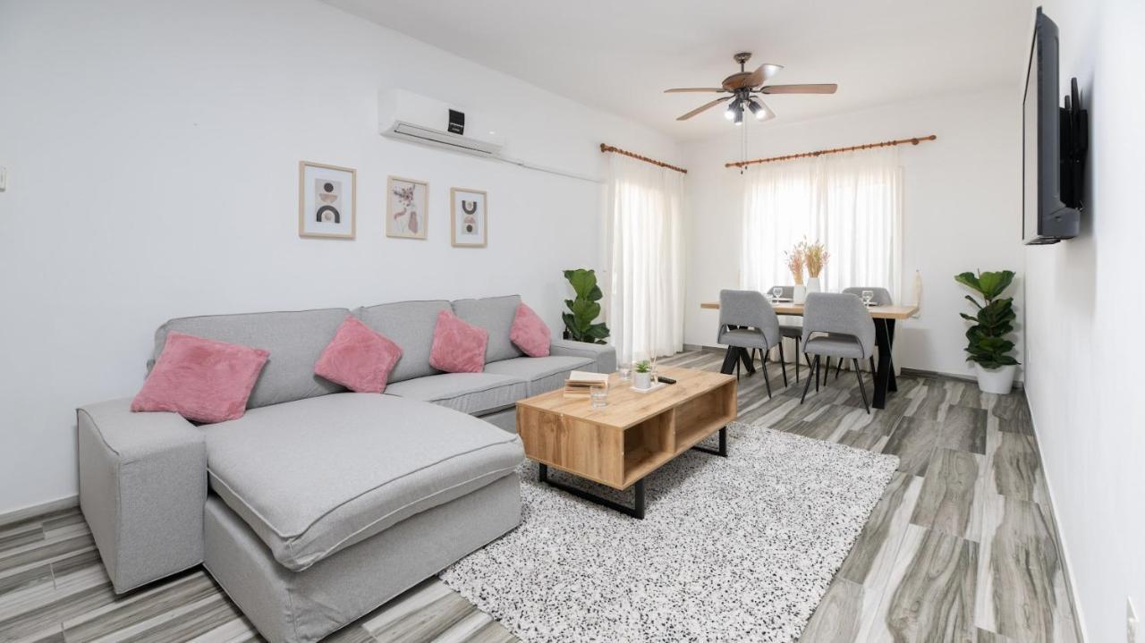 Beautiful Apartment In Harbour Paphos, Central & Close To Beach Екстер'єр фото