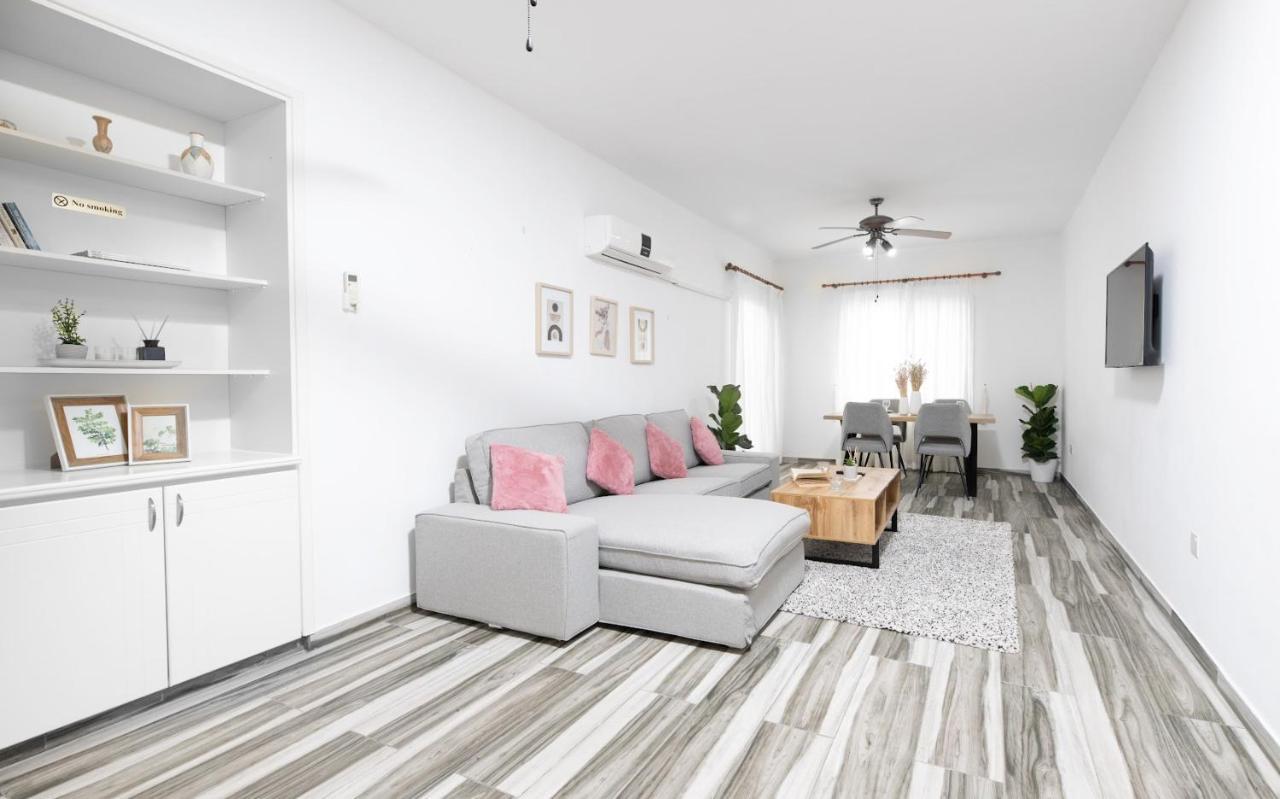 Beautiful Apartment In Harbour Paphos, Central & Close To Beach Екстер'єр фото